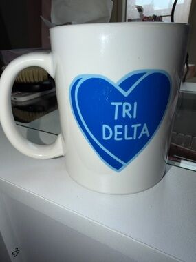 Tr Delta Heart Mug